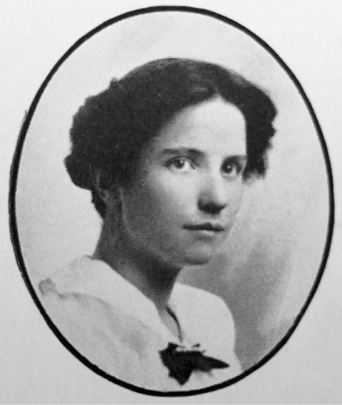 Louise Seaman Bechtel in her Vassar graduation picture, 1915 (Baldwin Collection, University of Florida).
