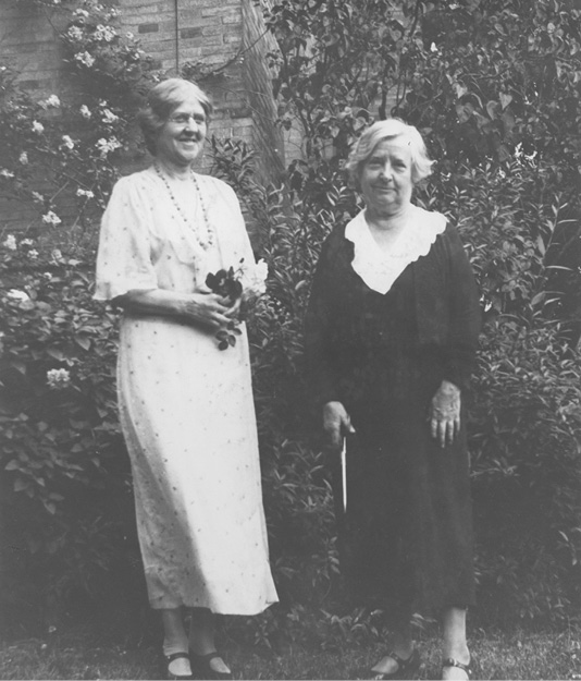 Clara Whitehill Hunt (left) and Grace Donaghy, Flatbush (NY) Branch, June 1936. Photo courtesy Brooklyn Public Library, Center for Brooklyn History
