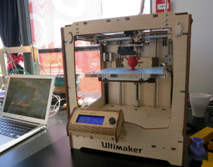MakerBot style 3-D printer Ultimaker